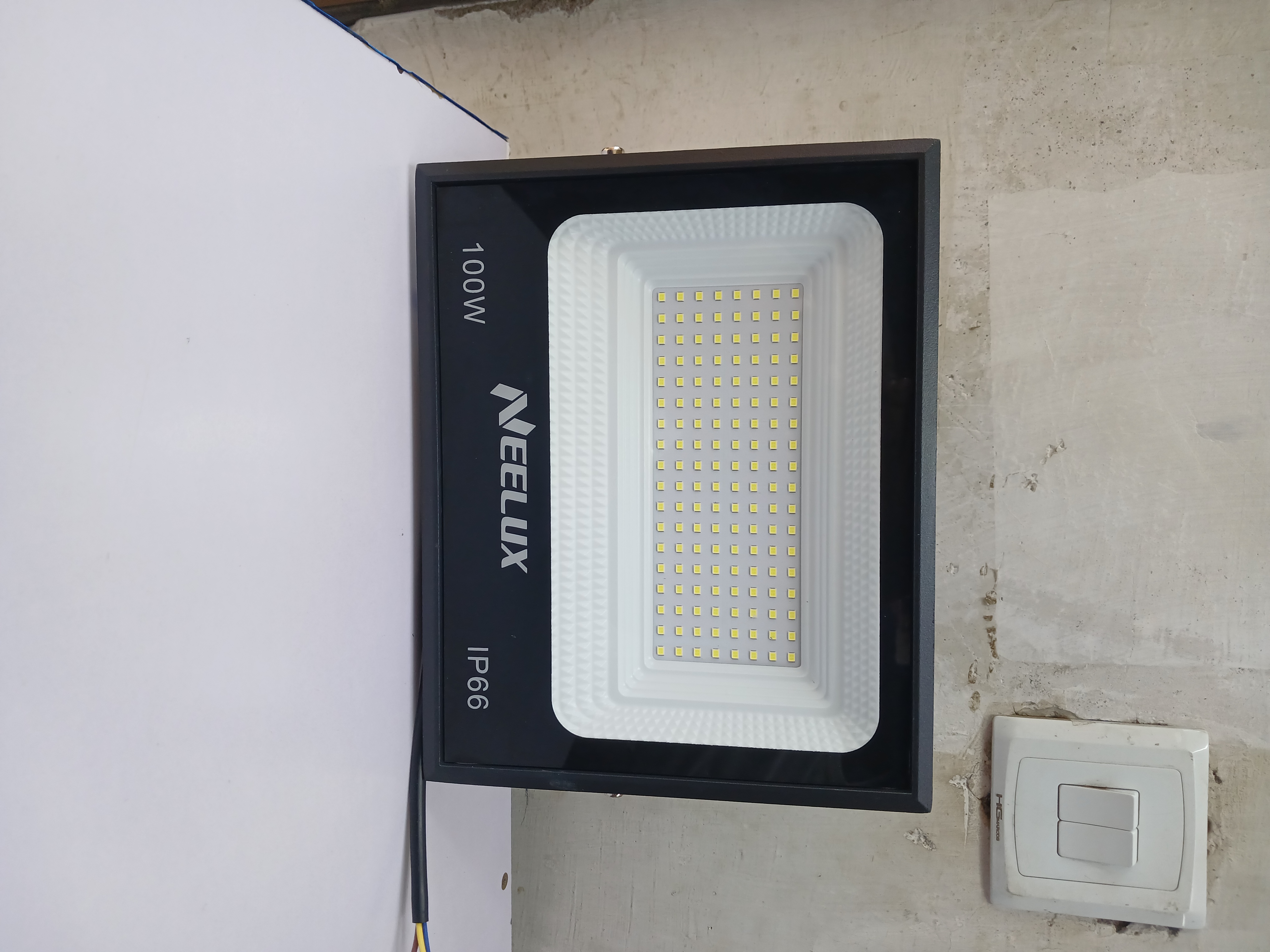 Neelux 100W AC Flood Light